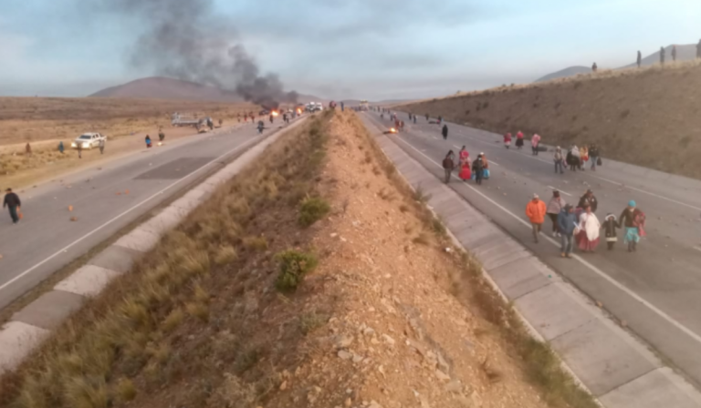 Bolivia: Iglesia Católica, Defensoría del Pueblo y Asamblea de Derechos Humanos piden frenar la violencia en la carretera La Paz–Oruro y El Alto
